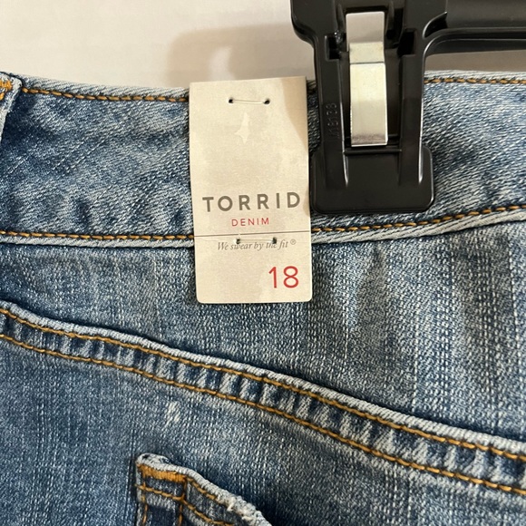 Torrid Distressed Cut Off Denim Mini Skirt Plus Size 18 - Picture 4 of 6